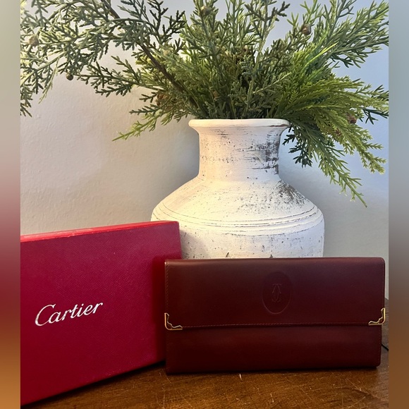 Cartier Handbags - Cartier Mastline Long Kisslock Wallet in Leather (Bordeaux)